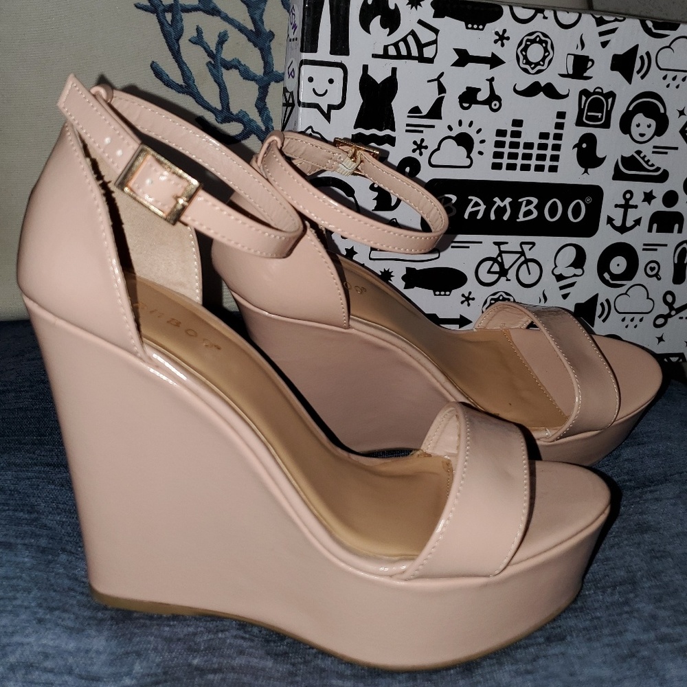 🌺Like New~Nude Platform Heels